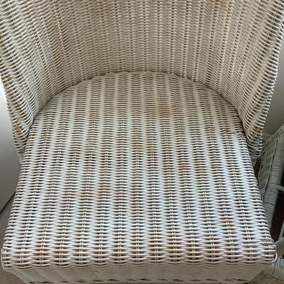 UBL759 Glass Top White Wicker Table with Chair