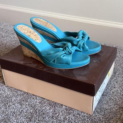 New in Box Timberland Sandals and Other Lightly Used Heeled Sandlas - Women’s Sizes 6.5-8 (GB1-DZ)