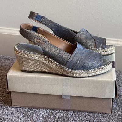 New in Box Timberland Sandals and Other Lightly Used Heeled Sandlas - Women’s Sizes 6.5-8 (GB1-DZ)