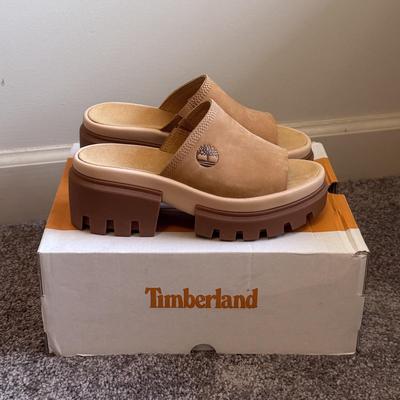 New in Box Timberland Sandals and Other Lightly Used Heeled Sandlas - Women’s Sizes 6.5-8 (GB1-DZ)
