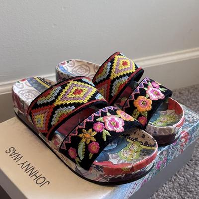 Jeffrey Campbell, Merrell, Johnny Was, and More Women’s Sandals - Size 7 (GB1-DZ)