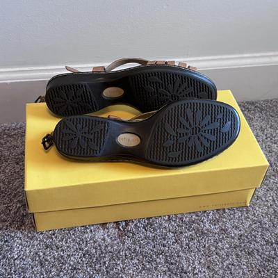 Jeffrey Campbell, Merrell, Johnny Was, and More Women’s Sandals - Size 7 (GB1-DZ)