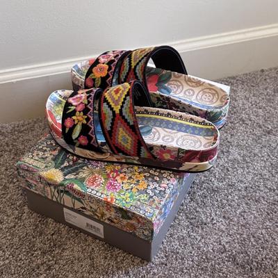 Jeffrey Campbell, Merrell, Johnny Was, and More Women’s Sandals - Size 7 (GB1-DZ)