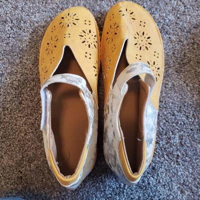 Summer Sandles (Size 7)-Clarks, Lindsay Phillips, Tonga and More (GB1-KD)