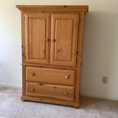 UBR765 Bassett Wardrobe Entertainment Dresser