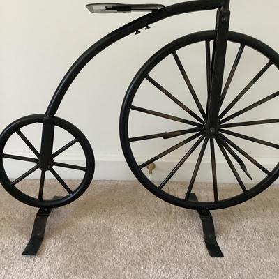UBR766 Metal Tricycle Glass Top Table