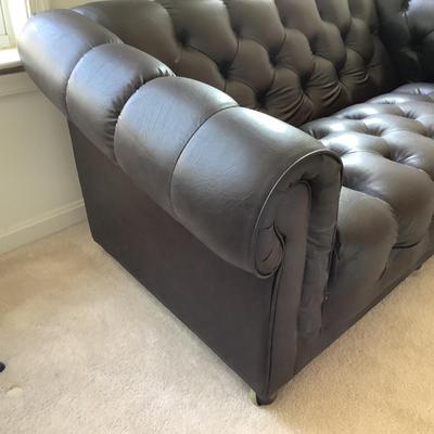 UBR767 Chesterfield Vinyl Tufted Love Seat Sofa