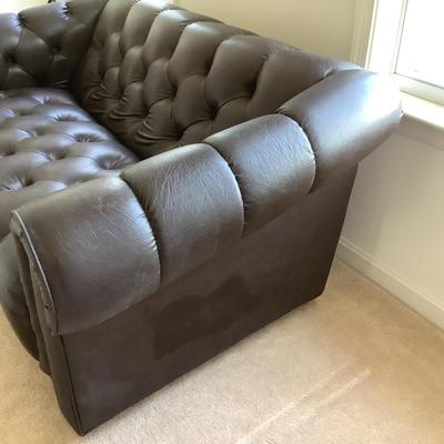 UBR767 Chesterfield Vinyl Tufted Love Seat Sofa