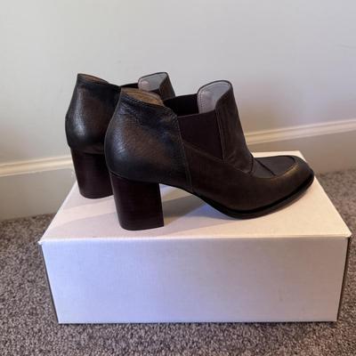 Ferri, Roper, Vionic, and Other Women’s Heeled Boots - Sizes 7-7.5 (GB1-DZ)