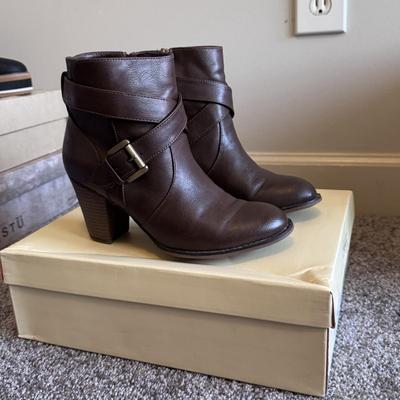 Ferri, Roper, Vionic, and Other Women’s Heeled Boots - Sizes 7-7.5 (GB1-DZ)