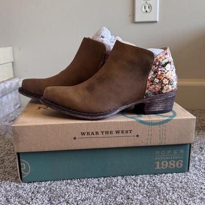 Ferri, Roper, Vionic, and Other Women’s Heeled Boots - Sizes 7-7.5 (GB1-DZ)