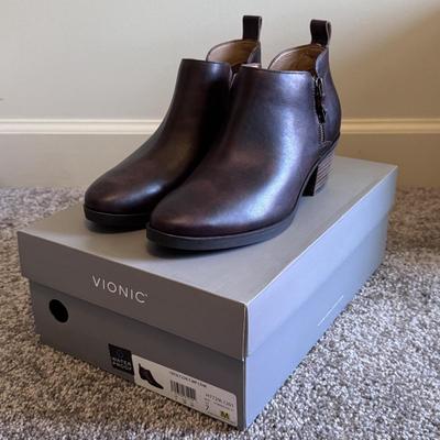 Ferri, Roper, Vionic, and Other Women’s Heeled Boots - Sizes 7-7.5 (GB1-DZ)
