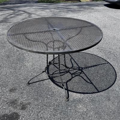 Wrought Iron Round Patio Table (G-DZ)