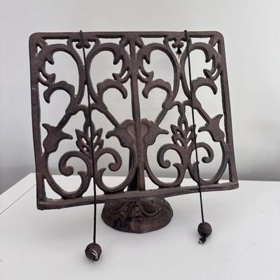 Decorative Cast Iron Cookbook Stand and Cast Iron Boot Scraper (G-DZ)