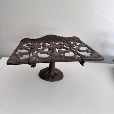Decorative Cast Iron Cookbook Stand and Cast Iron Boot Scraper (G-DZ)