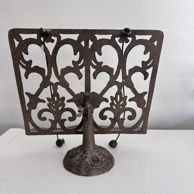 Decorative Cast Iron Cookbook Stand and Cast Iron Boot Scraper (G-DZ)