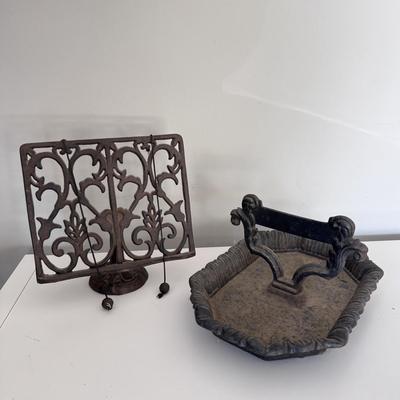 Decorative Cast Iron Cookbook Stand and Cast Iron Boot Scraper (G-DZ)