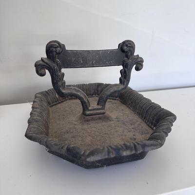 Decorative Cast Iron Cookbook Stand and Cast Iron Boot Scraper (G-DZ)