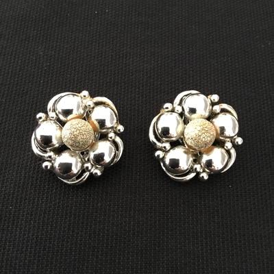Pretty silver chrome vintage flower clip on earrings