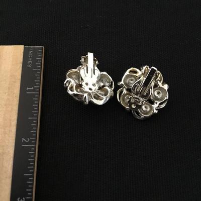 Pretty silver chrome vintage flower clip on earrings
