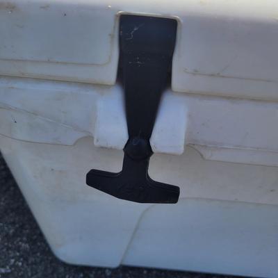 Yeti Tundra 45 Cooler (G-EL)