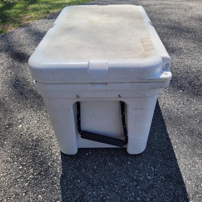 Yeti Tundra 45 Cooler (G-EL)