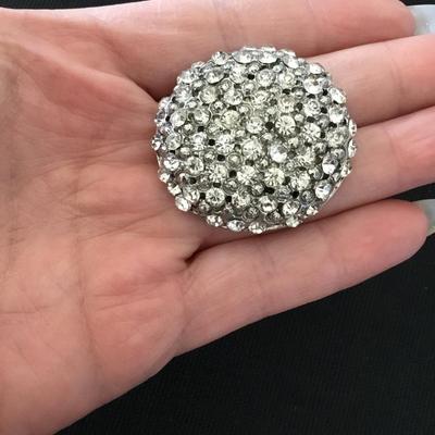 Beautiful, vintage, silver toned rhinestone, circular brooch