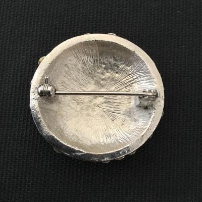 Beautiful, vintage, silver toned rhinestone, circular brooch