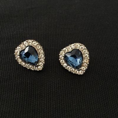 Rare 1998 Celine Dion Avon Beautiful, Heart of the ocean necklace and stud earrings set