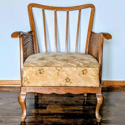 LOT 4Y: Antique/ Vintage Chippendale Style, Spindle Back, Cane Sided, Cushioned Chair