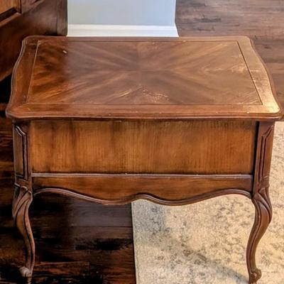 LOT 5M: Pair of Mid-20th Century French Provincial Louis XV Style Delwood Furniture Company (Hammary Division) Nightstands