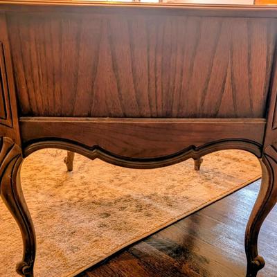 LOT 5M: Pair of Mid-20th Century French Provincial Louis XV Style Delwood Furniture Company (Hammary Division) Nightstands