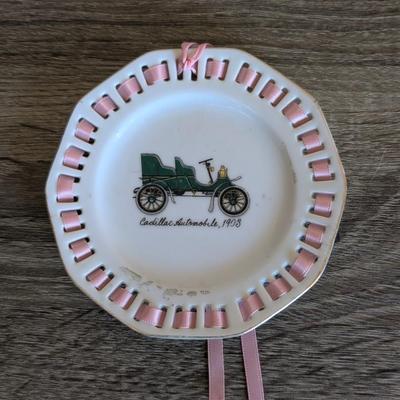 LOT 11K: Vintage Midwestern Cast Metal Antique Car & Napco Antique Car Wall Hangings