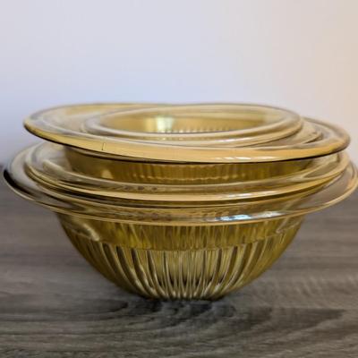 LOT 13K: Vintage Federal Glass Co Amber Nesting Bowls