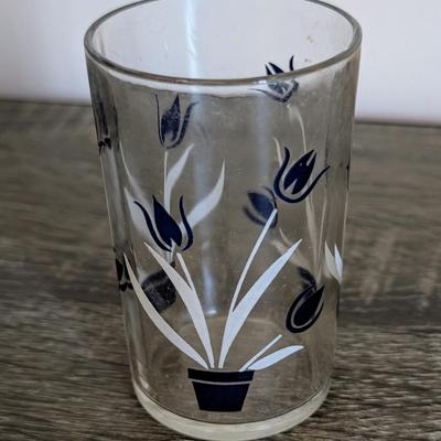 LOT 19K: Vintage Mixed Pattern Fruit Glasses