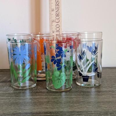 LOT 19K: Vintage Mixed Pattern Fruit Glasses