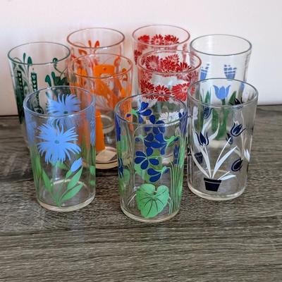 LOT 19K: Vintage Mixed Pattern Fruit Glasses