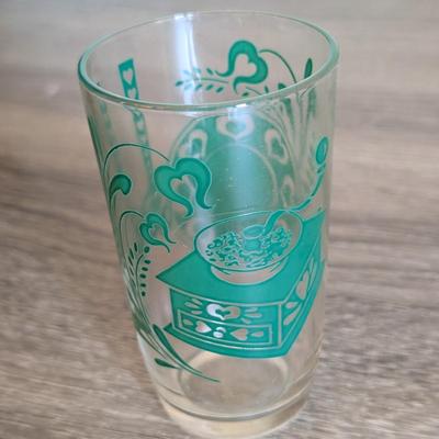LOT 19K: Vintage Mixed Pattern Fruit Glasses