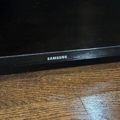 LOT 24Z: Samsung TV Model UN40N5200AF