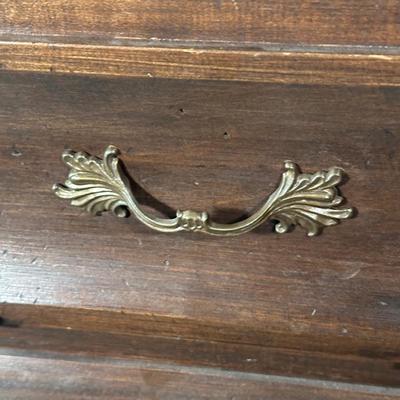 LOT 25X: Vintage Wooden Curved Leg Flip Top Mini Bar