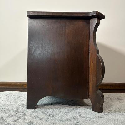 LOT 25X: Vintage Wooden Curved Leg Flip Top Mini Bar