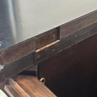 LOT 25X: Vintage Wooden Curved Leg Flip Top Mini Bar