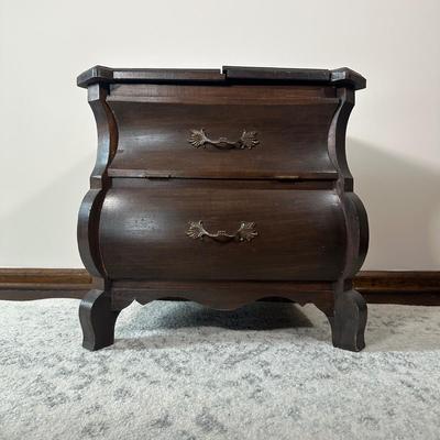LOT 25X: Vintage Wooden Curved Leg Flip Top Mini Bar