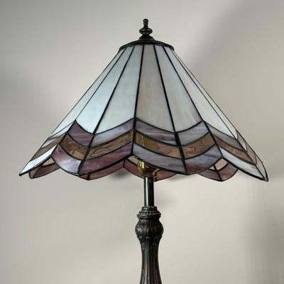 LOT 34M: Vintage Tiffany Style Stained Glass Table Lamp