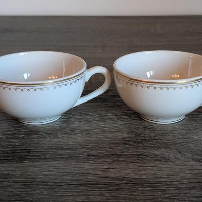 LOT 94K: Lamberton Scammell Ivory China Made In America For The Waldorf Astoria