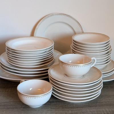 LOT 94K: Lamberton Scammell Ivory China Made In America For The Waldorf Astoria
