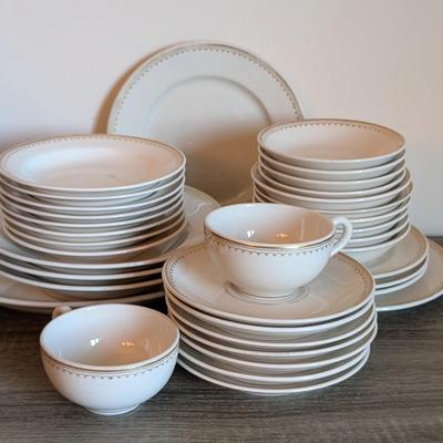 LOT 94K: Lamberton Scammell Ivory China Made In America For The Waldorf Astoria