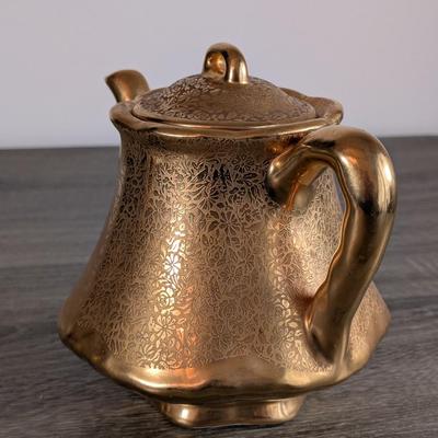 LOT 98K: Vintage Wheeling Gold China Teapot With Pitchers & Noritake Serving Dish