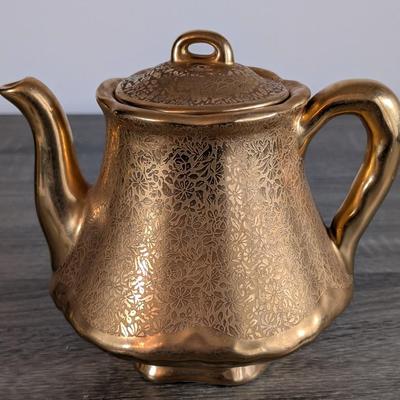 LOT 98K: Vintage Wheeling Gold China Teapot With Pitchers & Noritake Serving Dish