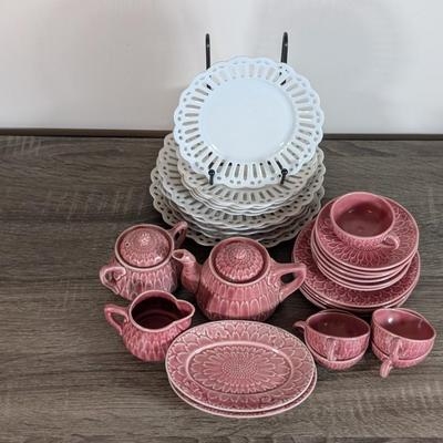 LOT 99K: Vintage Mojillica Child Tea Set & Porcelain Pierced Edge Plates